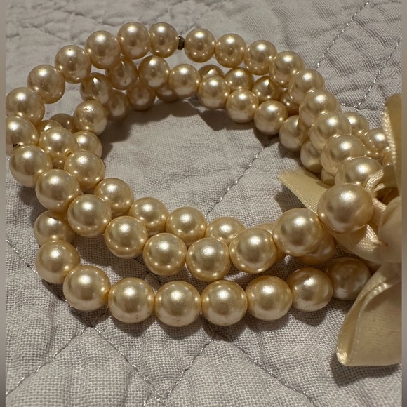 Three strand pearl bracelet from Loft - Picture 2 of 2